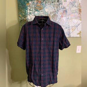 Men’s The North Face button up shirt in size XL.